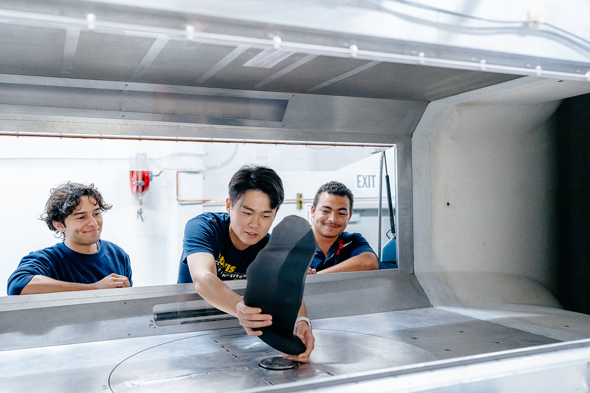Students use wind tunnel