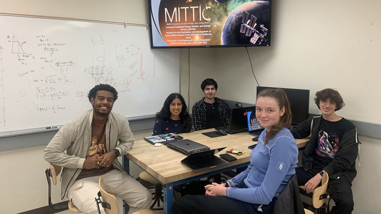 5 SEDS students in a room